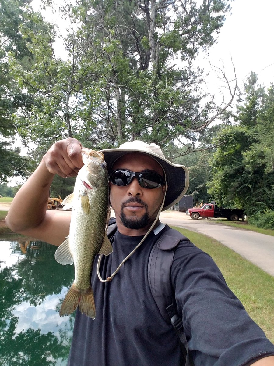 Man_I_Fish's tweet photo. I'm still alive folks .... the bite has been tough with the temps rising and constant rain .... https://t.co/ca8eLTRKhe