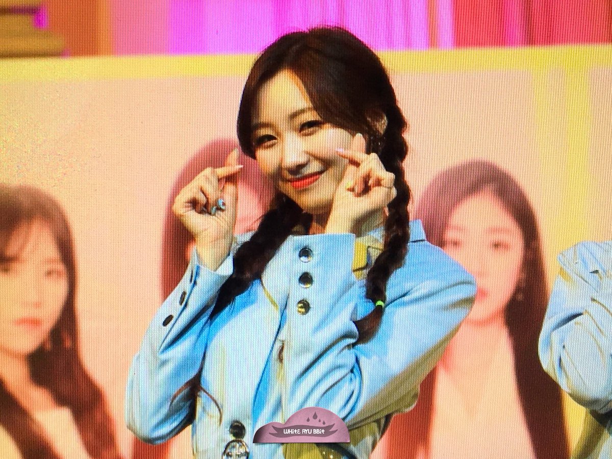 180606 일본 프로모션 프리뷰
#러블리즈 #류수정
공주님들은 쉬는날에 후지큐 갔다고 얘기해주셨어요👏🏻👏🏻👏🏻👏🏻
<a href="/Official_LVLZ/">Lovelyz_Official</a>