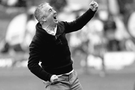 "La vida me ha golpeado fuerte. Podía pegarme un tiro o podía mirar al cielo y crecer. Elegí lo segundo" 

M. Preciado. #EternoPreciado