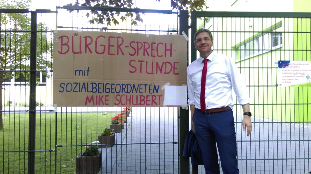 Meine 7. Bürger-Sprechstunde fand gestern  in der Innenstadt statt. Diesmal in der der Rosa-Luxemburg-Grundschule in der Burgstraße 23a. 
Seit seinem Amtsantritt im Jahr 2016 führe ich regelmäßig Bürgersprechstunden durch. #Potsdam