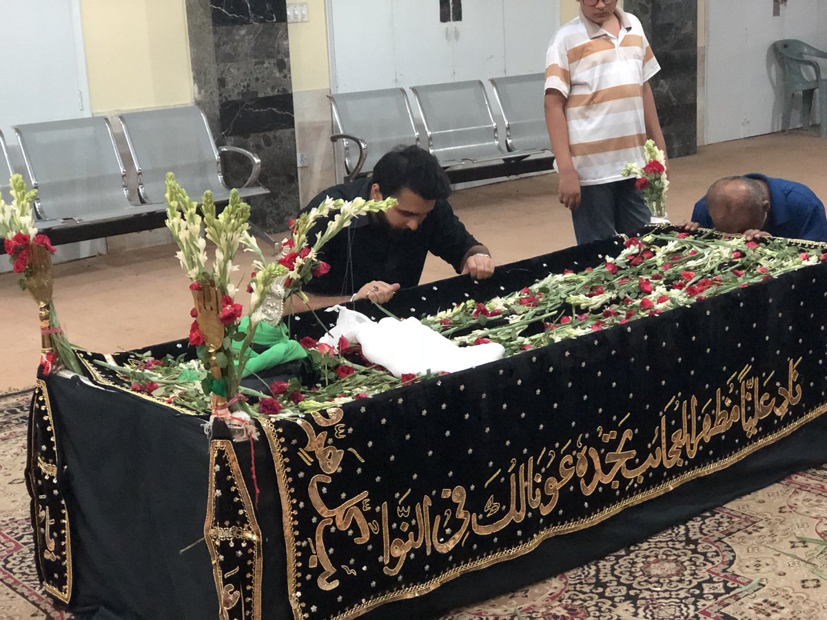 razaaskari's tweet photo. Nikla hai janaza koi, Allah k ghar se 💔
Aflaak mai aik shour hai, matam k asar se! 😭

اللّھُمّ الْعَنْ قَتَلَةَ امِيرِ الْمُوْمِنيِنْ https://t.co/fDme6b2Lc8