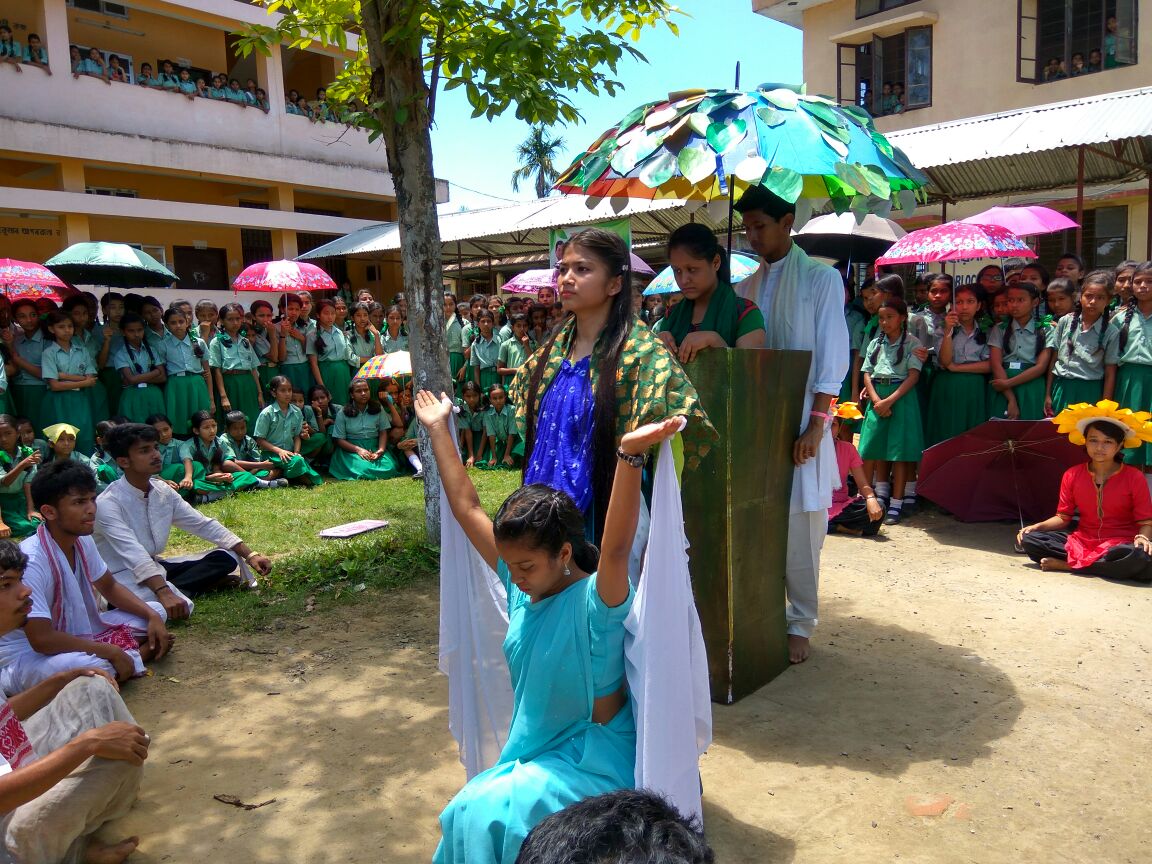 SwachhJorhat's tweet photo. A street play being displayed on the occasion of #WorldEnvironmentDay2018 with focus on the theme of "beat plastic" @swachhbharat #zsbp https://t.co/sYbTRePPz3