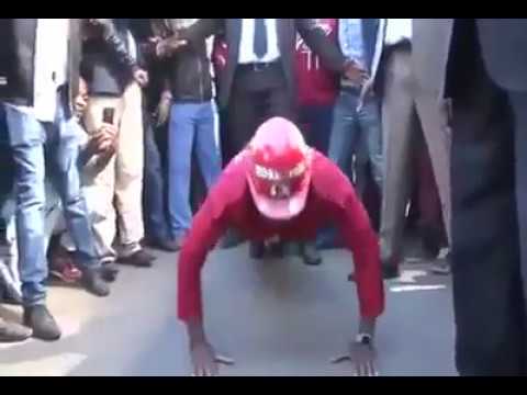 MakomboreroH's tweet photo. #FitLeadership!
Pic 1: Zimbabwe incoming president @nelsonchamisa doing pressups
Pic 2: Former Amarica president @BarackObama doing pressups
Pic 3: Tanzanian president @MagufuliJP doing pressups https://t.co/AOOQZEe6NN