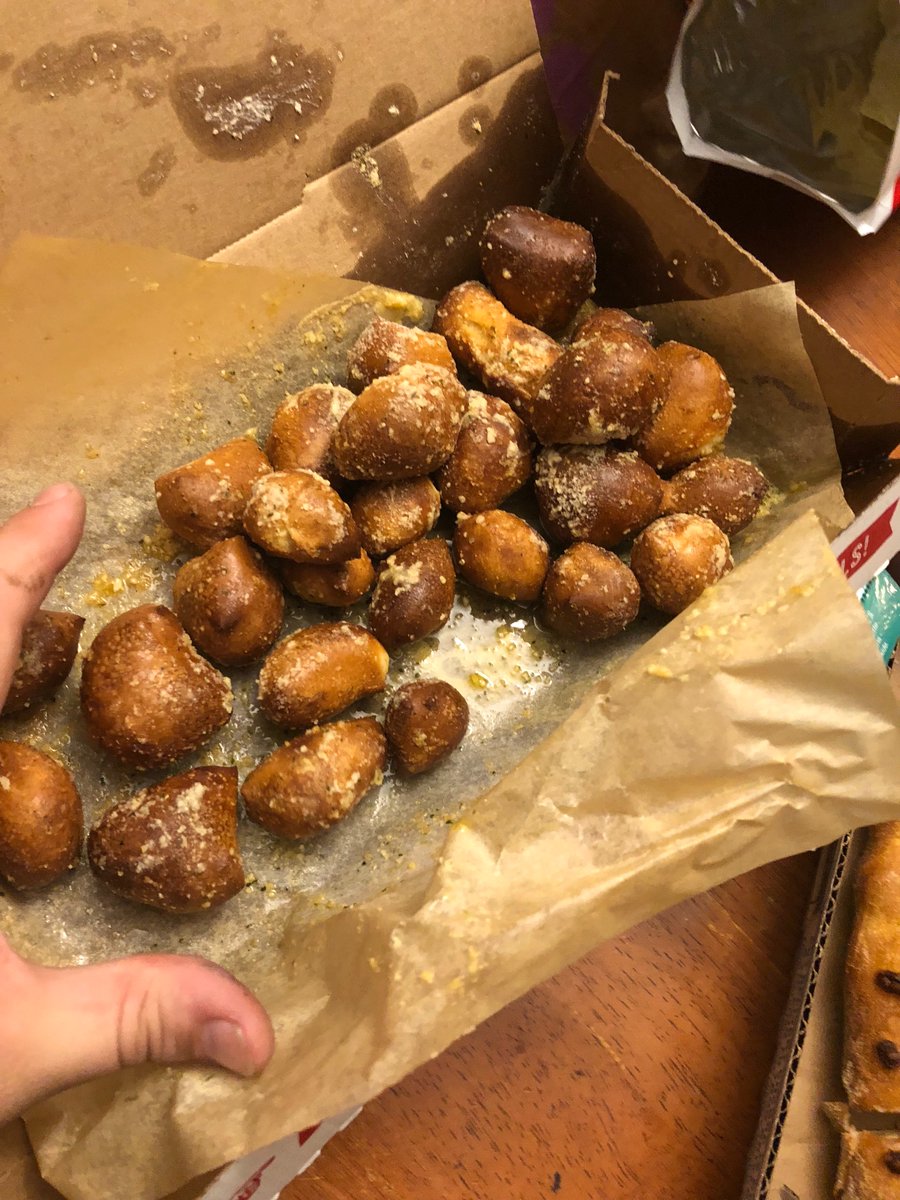 seeweedd's tweet photo. @dominos They did me great on the late night tip thanks dominos https://t.co/WYubPAQRm8