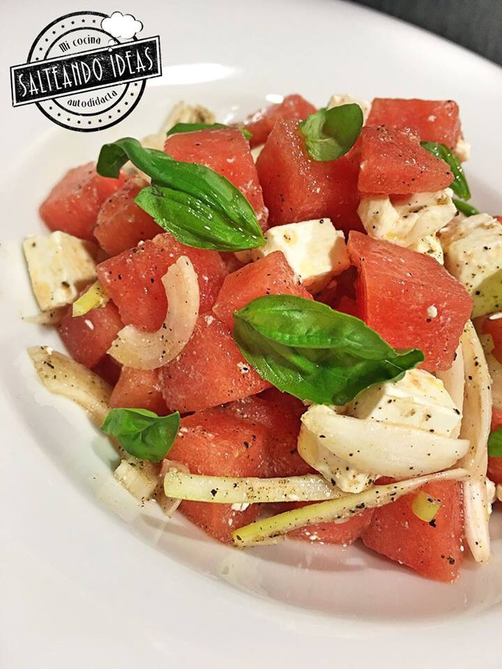 salteandoideas's tweet photo. ENSALADA DE SANDÍA Y QUESO FETA

Hoy os traigo una ensalada muy refrescante y veraniega. Una ensalada fresca y os puedo decir que el contraste de la sandía con el queso feta es realmente asombroso, a probarla!

https://t.co/t1lMJzZBWA https://t.co/hCUPzx1e1N