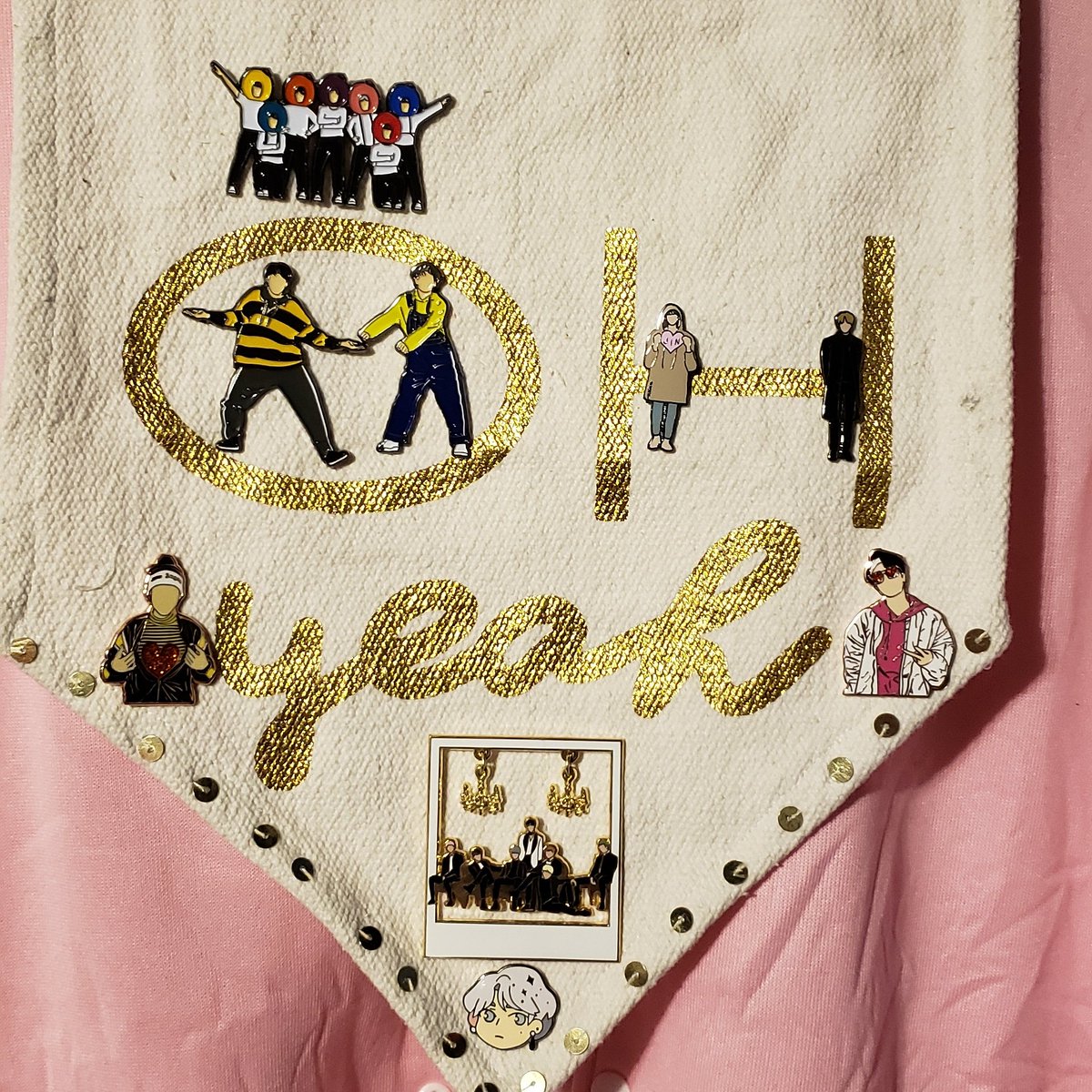 msmuahs's tweet photo. I started my #pinbanner! I cannot wait to fill this up with more #pins!! I tagged the creators in the photos! They do a great job! @BTSPINS0613 @HAPPIPOP_twt https://t.co/vyokDN0yHT