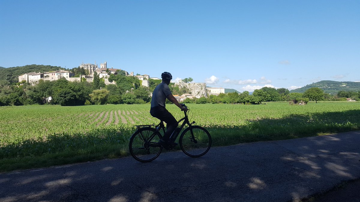OnsEvade's tweet photo. En Ardèche découverte à vélo de la Via Rhona entre villages pittoresques, vignes et champs de coquelicots. @ArdecheGuide @ViaRhona @TourismeDraga https://t.co/e4GPI7nzA3