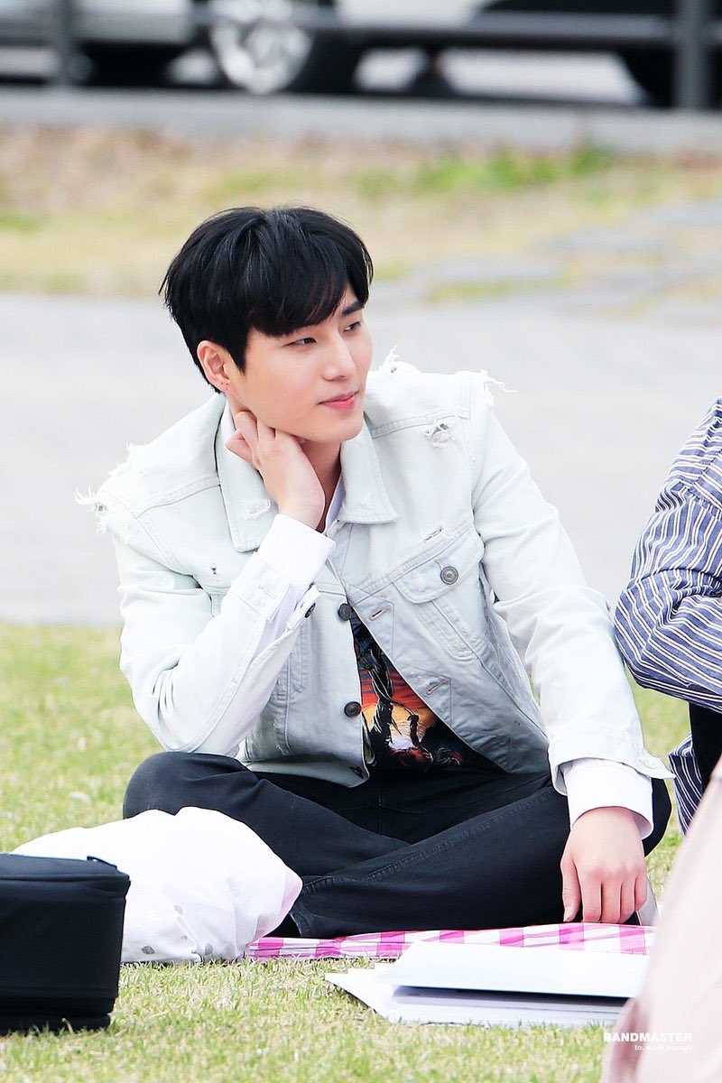 tragickang's tweet photo. ♡ spring season ♡ #mydayselcaday https://t.co/STfLtp5q6n