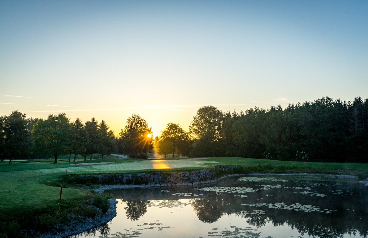 goodsundayz's tweet photo. And because it was so beautiful a bit more eye candy from my little shooting of #GCEichenried this week. I wish you all a good start into the day.
What's your favorite hole here?
#eyecandy #gceichenried @BMWchamps
@EuropeanTour https://t.co/MusUu4DcSW