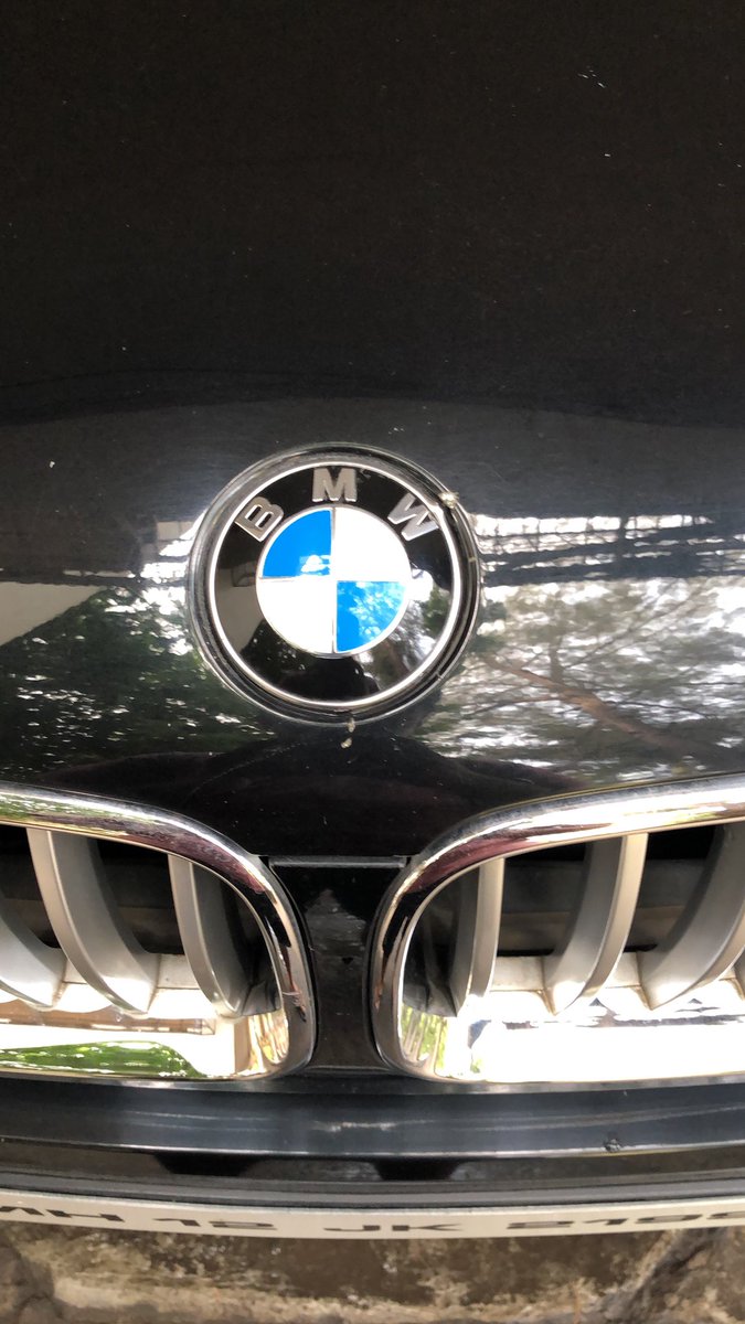 GhodkeMayur's tweet photo. This theft of logos has happened second time in the last one and half year !! I don’t feel safe in this prabhat road area anymore !!! @CPPuneCity @PunePolice4U @DGPMaharashtra @PuneCityPolice https://t.co/gzafKVEGsE
