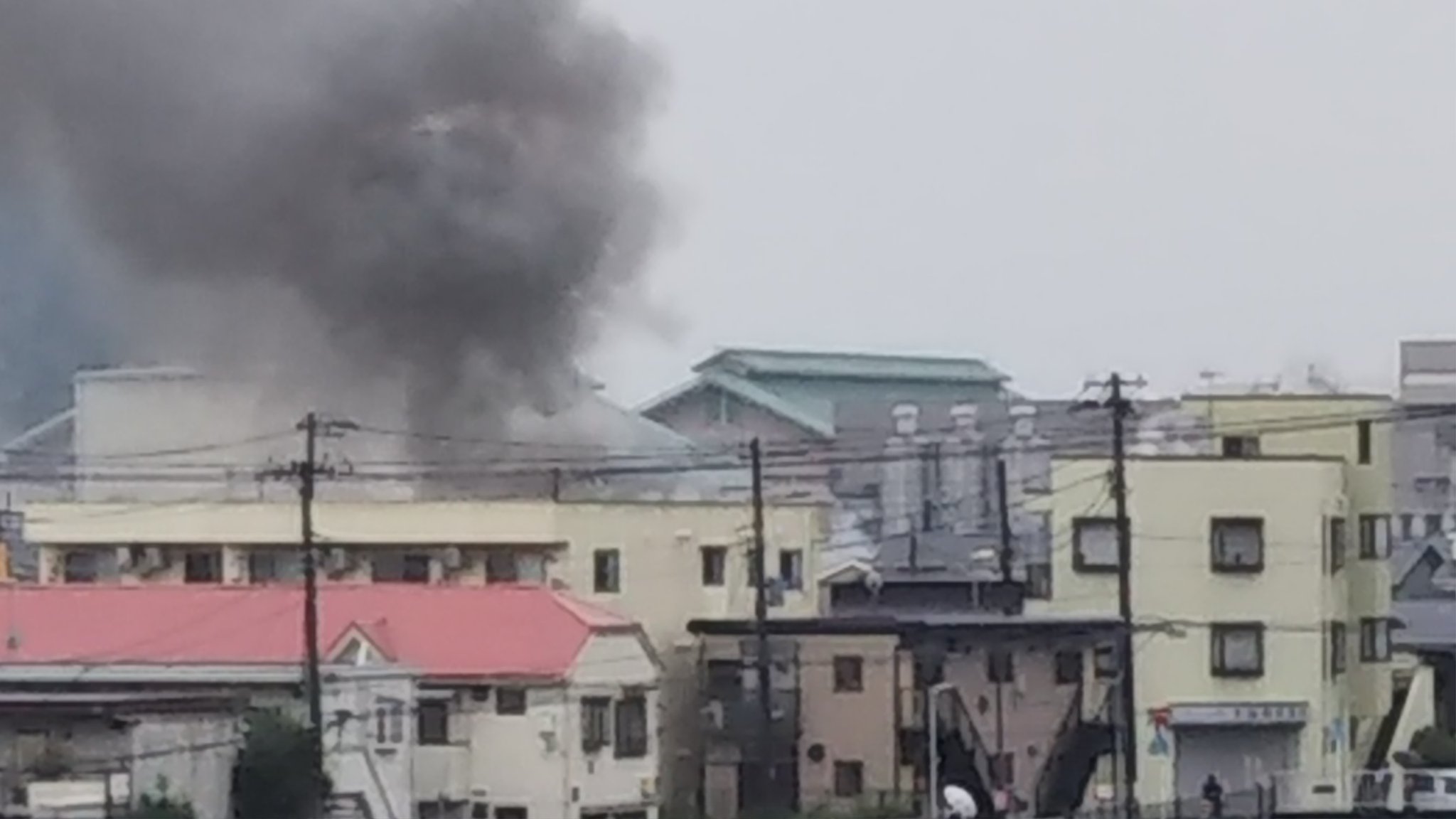 画像 どことは言わないけどめっちゃ火事起きてたこのあともっと煙あがってたわフエゴ山も噴火したみたいだしキラウエアといい煙見る機会多いな最近亡くなった方 ご冥福をお祈り まとめダネ