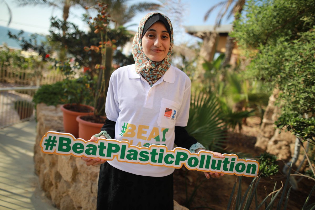 'we must #BeatPlasticPolution, the one time use food or drinks container products exacerbate solid waste crisis&damages natural area' Sondos, Al Fakhoora @Dynamic_Futures student on marking 2018 #WorldEnvironmentDay @UNDPPalestinian @EAA_Foundation @RobertoValentUN @mwabushaban