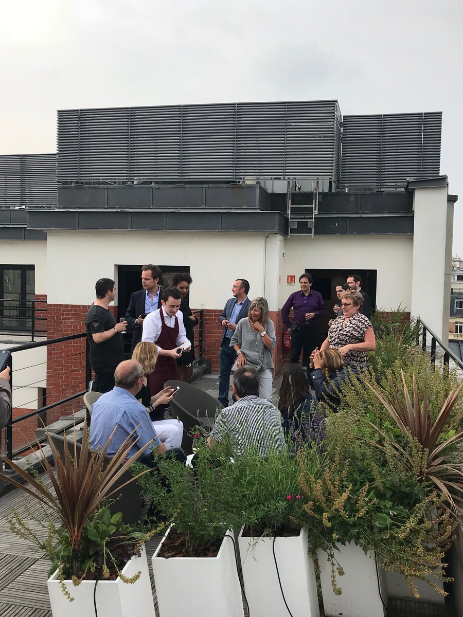 one4you_com's tweet photo. Soirée CE sur les toits de Paris @LeVillagebyCA ! #rooftop #startup #corporateshopping https://t.co/XhtmRtJNqG