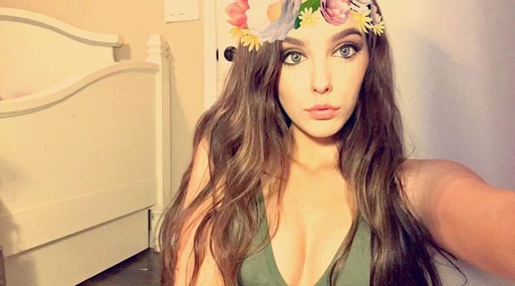 halxyv's tweet photo. boob appreciation https://t.co/dGNzKzM1St