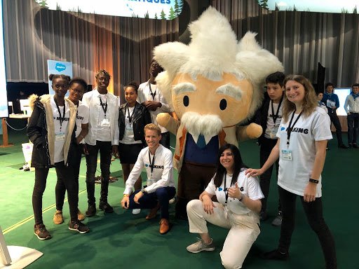 SalesforceFR's tweet photo. Venez découvrir les innovateurs de demain dans la zone https://t.co/Ftwppec25i au World Tour Paris ! Ces collégiens sont venus sur plusieures journées à Salesforce pour coder et imprimer en 3D leur vision de la ville connectée du futur. #TrailMaker #FutureReady #SalesforceTour https://t.co/CAP0JuoiBx
