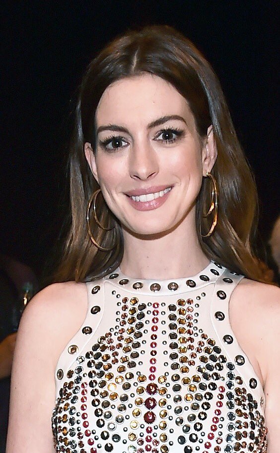 Cut your part short and add a little bounce to your blowdry like #annehathaway #lookswelove #oceans8 #hair #inspo