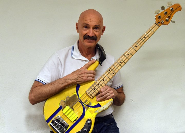 Happy birthday to Tony Levin - King Crimson\s longest serving bass player... 