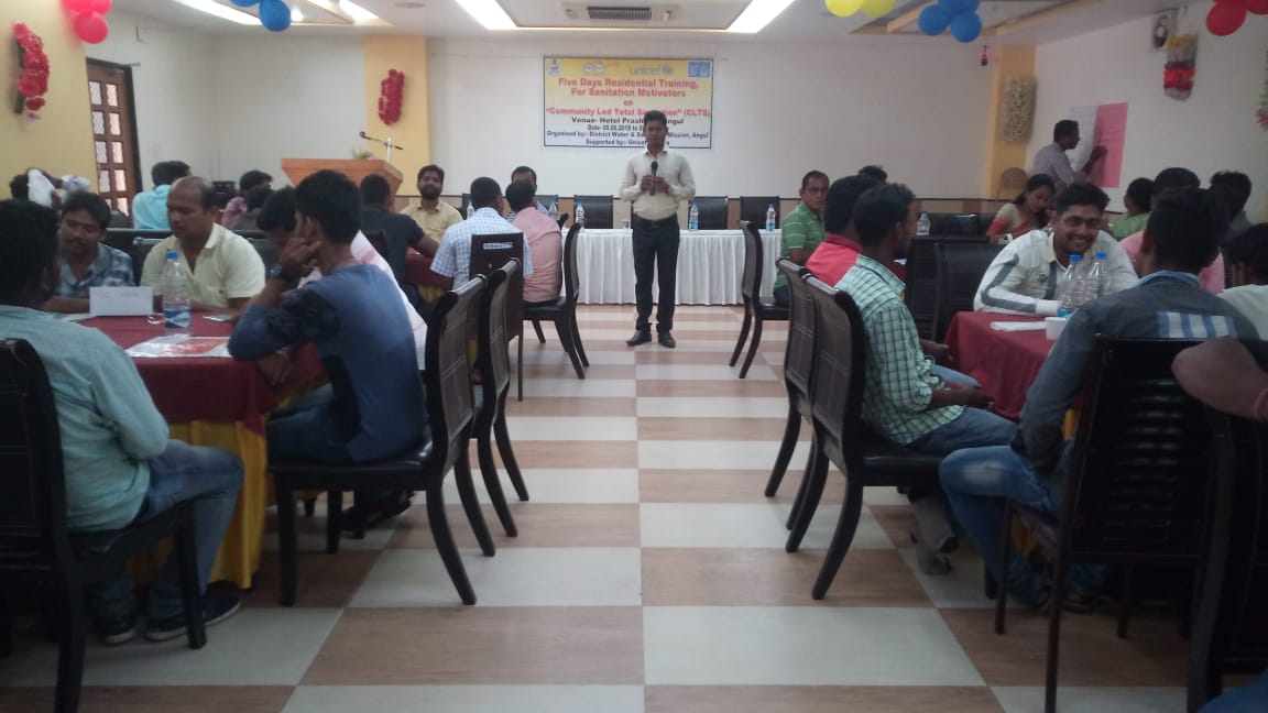 SwachhAngul's tweet photo. 5days CLTS Training started at Angul for newly joined as Swachhgrahis #SwachhBharat #ZSBP @swachhbharat @sbmodisha @tatatrusts @PRDeptOdisha @odisha_zsbp https://t.co/08EAqWc6Vp