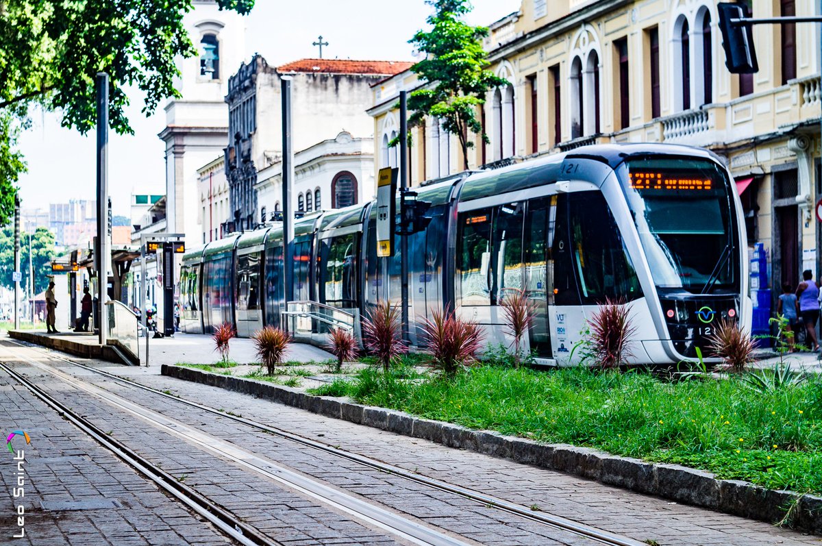 LeoSaintFoto's tweet photo. Veículo leve sobre trilhos (VLT) #transportePublico #RJ #VLT #RioDeJaneiro #CampoDeSantana #CentralDoBrasil #fotografia #street #rails #LeoSaint https://t.co/XTHFBvaPDS
