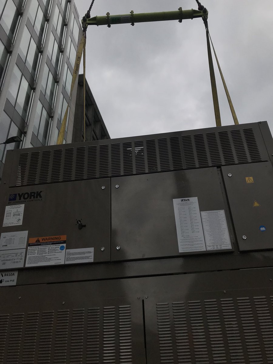 melvyn_rogers's tweet photo. Nice Saturday for @dsmcontractlift in the #CityOfLondon #FullRoadClosure #Grove6300L #3/4rig #FlyJib #ChillerLift #cranesinthesky #steadyaswego #contractliftingservice #liftingcoolstuff #liftingspecialists https://t.co/OndZdFJ8BO