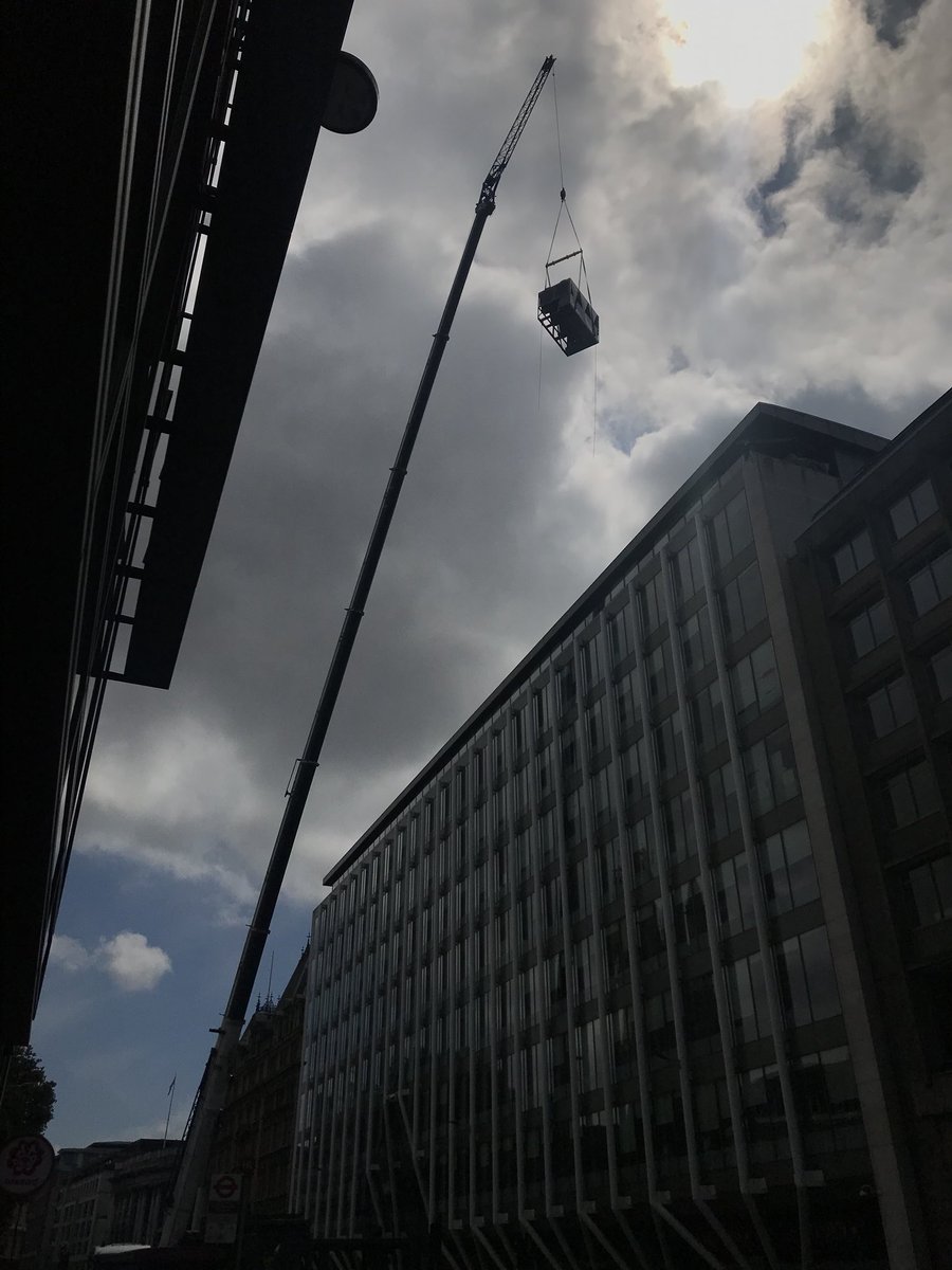 melvyn_rogers's tweet photo. Nice Saturday for @dsmcontractlift in the #CityOfLondon #FullRoadClosure #Grove6300L #3/4rig #FlyJib #ChillerLift #cranesinthesky #steadyaswego #contractliftingservice #liftingcoolstuff #liftingspecialists https://t.co/OndZdFJ8BO