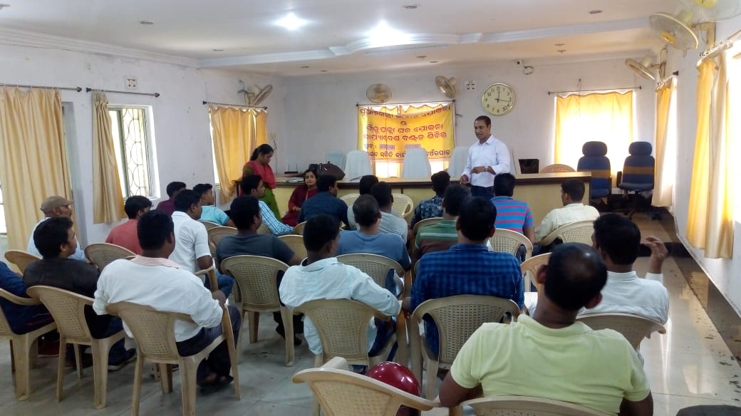 Motivator review meeting at Banarpal block in the presence of all GPs Tag officers, RPC, DLC, BC ,CC and motivators to expedite the progress. #SwachhBharat #ZSBP <a href="/swachhbharat/">Swachh Bharat Mission - Grameen</a> <a href="/sbmodisha/">SBMODISHA</a> <a href="/tatatrusts/">Tata Trusts</a> <a href="/PRDeptOdisha/">Panchayati Raj and Drinking Water Department</a> @Sbmzsbp @odisha_zsbp