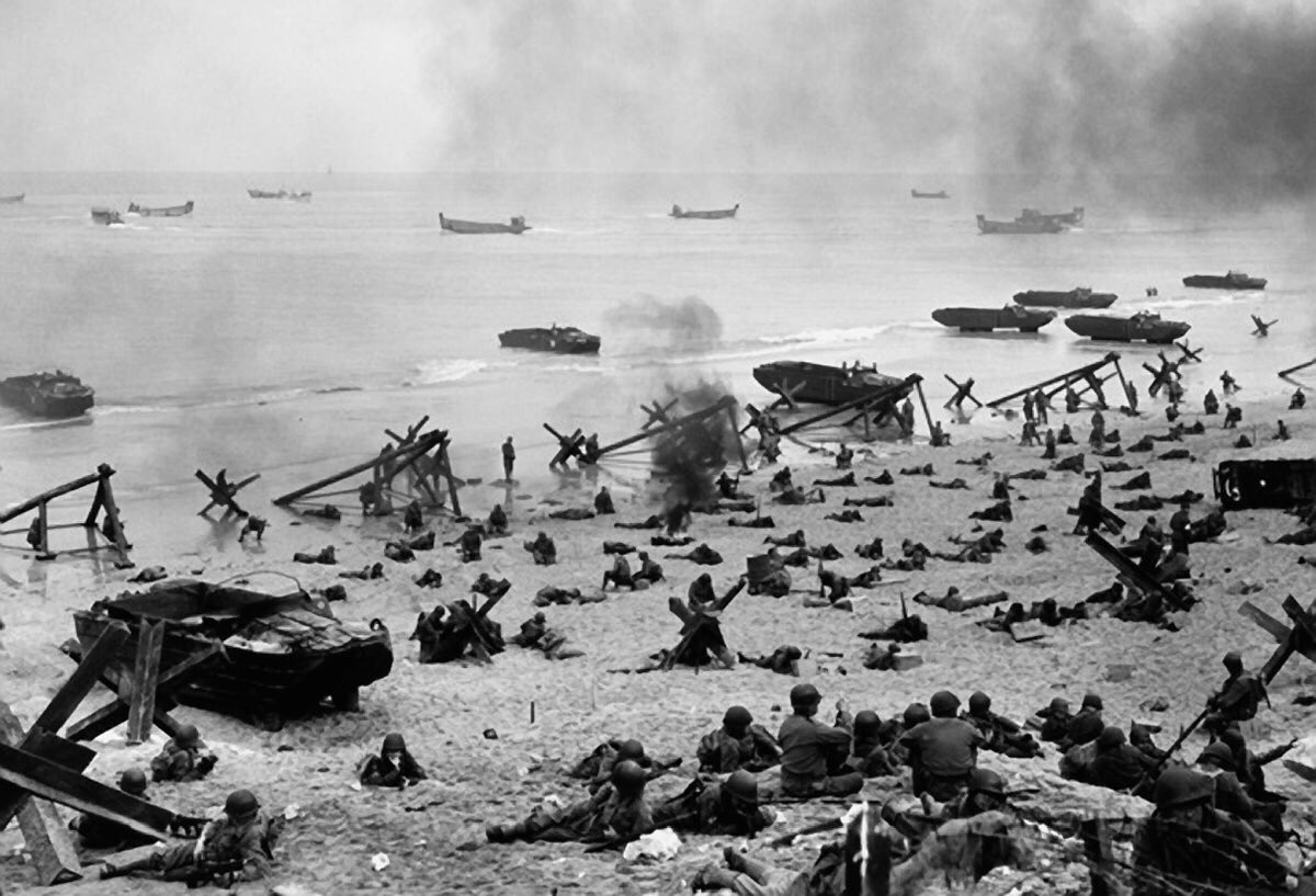 Chicago_Police's tweet photo. June 6, 1944.

#DDay #NeverForget #WWII #WW2 https://t.co/9qtnCQBIQP