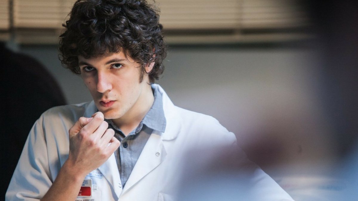 #Ippocrate, il nuovo film diretto da #ThomasLilti con #VincentLacoste e #RedaKateb, arriva al cinema il #7giugno. È la storia di Benjamin, un giovane medico tirocinante, che imparerà presto a fare i conti con le difficoltà e le responsabilità del mestiere.