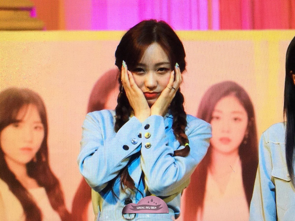 180606 일본 프로모션 프리뷰
#러블리즈 #류수정
밥은 점심먹었다구!! 밤에도 맛있는거 잘먹어😋
<a href="/Official_LVLZ/">Lovelyz_Official</a>