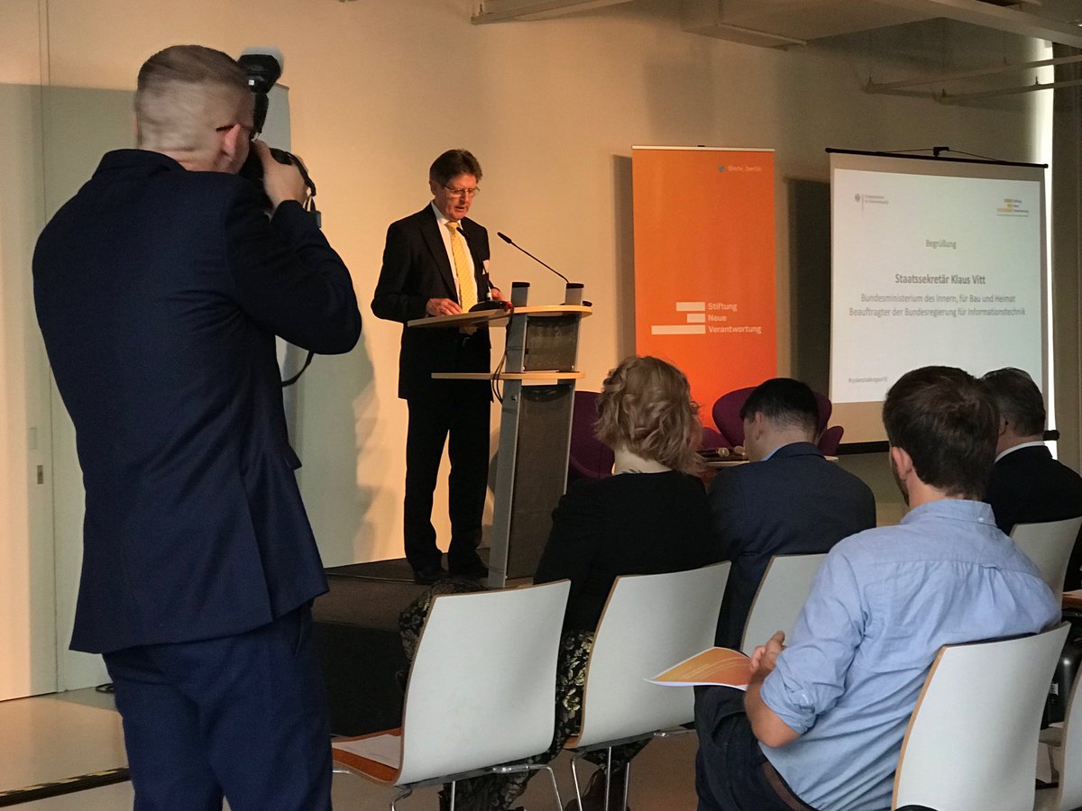 Datev Politik Gute Sache Bundesakademie Fur Sicherheitspolitik Baks Sprecher Und Stiftung Neue Verantwortung Snv Berlin Mit Gemeinsamer Veranstaltung Zur Cybersicherheit Pic Der Bundes Cio Mit Seinem Vortrag T Co 4ielqc5fbr