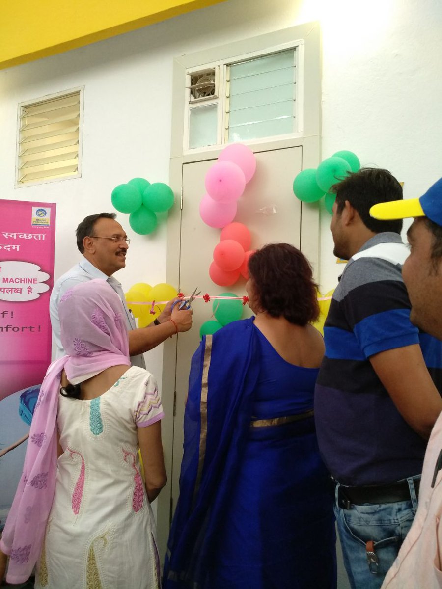 BPCRetailindore's tweet photo. Tulsi Saplings distribution to customers, Inaugeration of Sanitary pad vending machine facility at RO in Indore by Regioanl Head , Retail , West
#SwitchToSpeed,
#WorldEnvironmentDay #EnergisingLives #ILoveSpeed @BPCLRetail https://t.co/ba4pGVuXIl