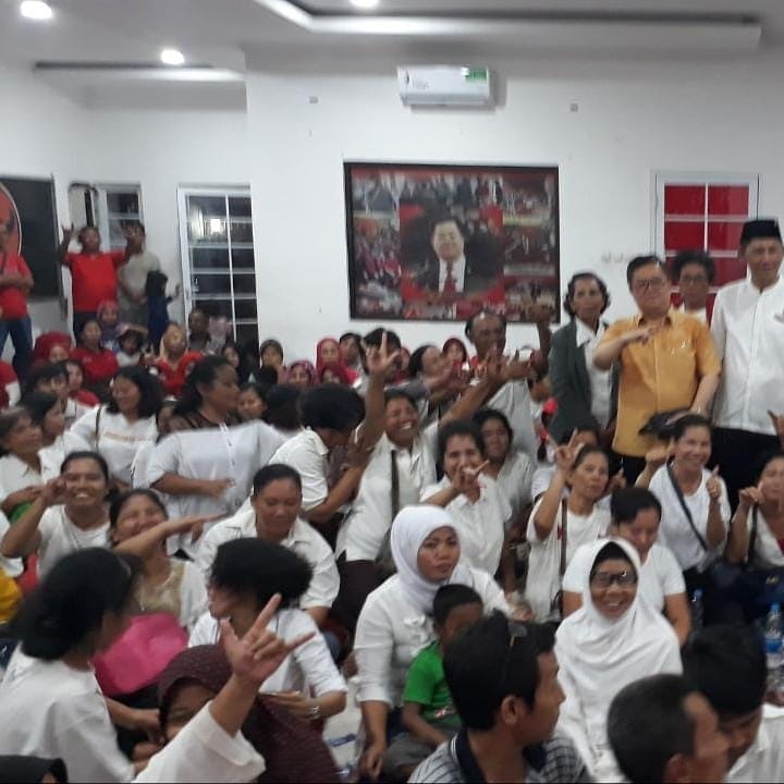 DermagaGaul's tweet photo. Rapat Konsolidasi dan silahturami warga koja dari Dpc Ranting Dan Anak Ranting,Di Rumah Aspirasi (RA) Sunter Jaya dihadiri Bpk @DuriantoDarmadi Anggota DPR RI KOMISI VI FRAKSI PDI PERJUANGAN
#darmadidurianto 
#dprri 
#pdiperjuangan 
#pdip 
#bukapuasa 
#ramadan2018 
#wakilrakyat https://t.co/hRMWPOVqwK