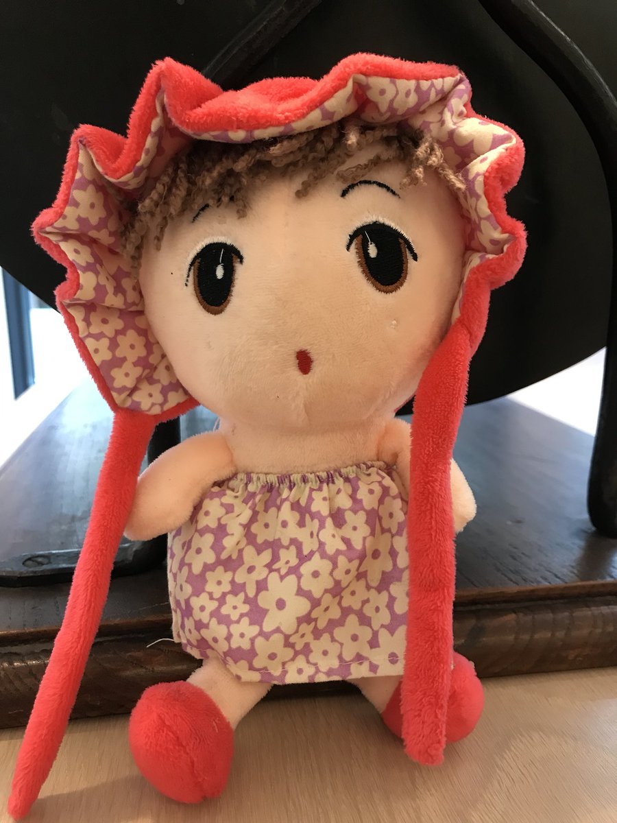 Voetopia's tweet image. Vanmorgen dit schattige popje gevonden in het centrum van Rotterdam. Nog rondgekeken of ik iemand zag bij wie het kon horen. Helaas. Ik zou het zo fijn vinden als ze weer de weg naar huis vindt. Helpen jullie mee? #RotterdamCentrum Please retweet.