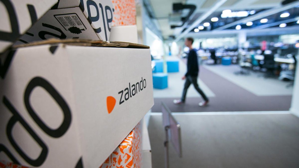 IntrumSchweiz's tweet photo. Zalando baut Angebot in der Schweiz aus:

https://t.co/C1a4isQTFp via @Handelszeitung #ecommerce https://t.co/75pfrS3oEe