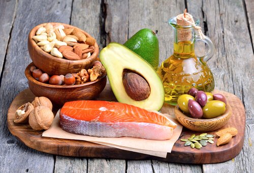 La clave para la #salud de nuestro cerebro está en #comer grasas: “Los pescados azules, el aguacate, el #aceite de oliva virgen extra, las aceitunas, los frutos secos y las semillas oleaginosas...” alimente.elconfidencial.com/bienestar/2018… vía <a href="/elconfidencial/">El Confidencial</a> #AOVE <a href="/labascula_ATV/">La Báscula - ATV</a> <a href="/Carminaenlacoci/">Carmina en la cocina</a>