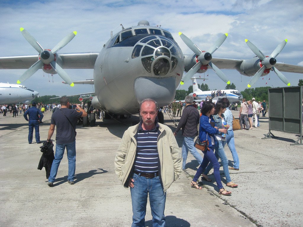10 июня, в  честь 75-летия со дня образования 12-й  военно-транспортной авиационной Мгинской Краснознамённой  дивизии на аэродроме Мигалово ( Тверь)состоится воздушный парад самолетов ВТА.