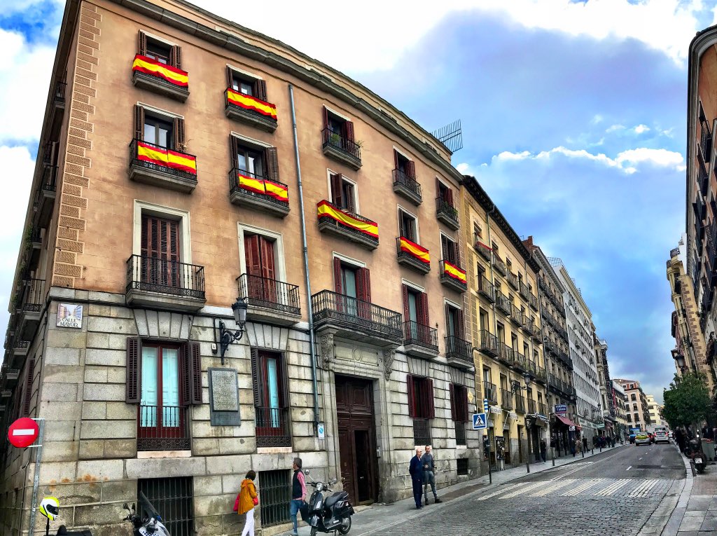 leesilk527's tweet photo. ¡Buenos días a Madrid! 🇪🇸🔆
.
.
.
.
.
#whereintheworldismssilk #summerbreak #historyteacher #middleschoolteacher #travelingteacher #happyteacher #livinghistory #spain #madrid #vivaespaña #bienvenidos https://t.co/uk7H5p4bun