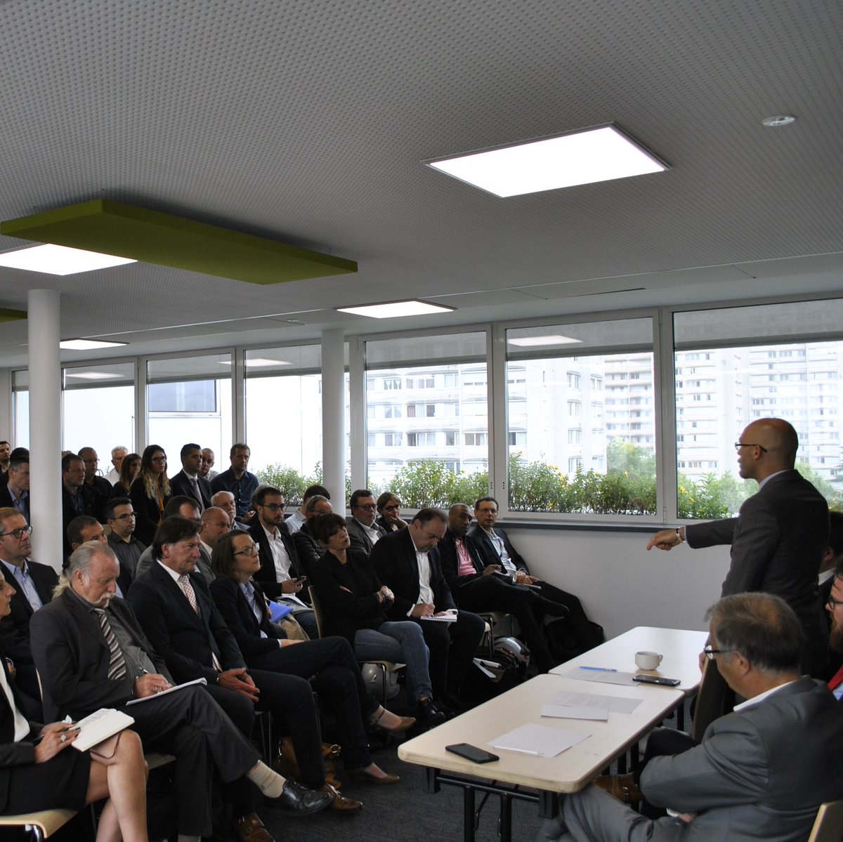 SSDhabitat's tweet photo. @SSDhabitat reçoit l'ensemble de ses prestataires afin de leur présenter l'évolution de sa politique d'achat et de suivi des marchés afin d'améliorer la #QualitéDeService rendu aux locataires. #Hlm #logementsocial https://t.co/hzJ4R1iwoC