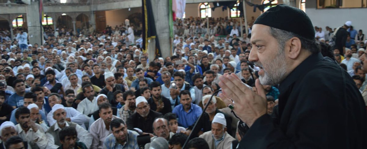 JkInfo_Tech_Min's tweet photo. Addressing a huge gathering today at Imam Bargah, Zadibal on the martydom anniversary of #HazratImamAli (AS).
@imranrezaansari https://t.co/Io3uxxy2mx