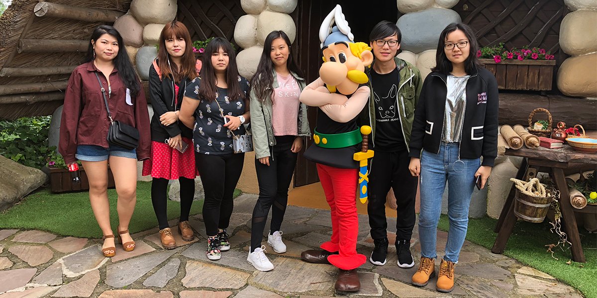 AmiensISPA's tweet photo. Nos étudiants de court-séjour DécLiCS ont découvert, le temps d'une journée, un des héros préférés des français : Astérix !
Ils repartent maintenant en Chine, la tête pleine de souvenirs ! https://t.co/xU7A5u3kuE