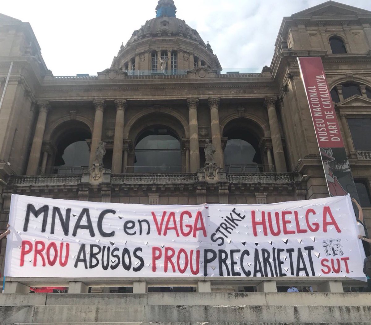 vaga_magma's tweet image. En el 14è dia de @vaga_magma, la plantilla del MNAC se suma a la vaga! 💪💪💪