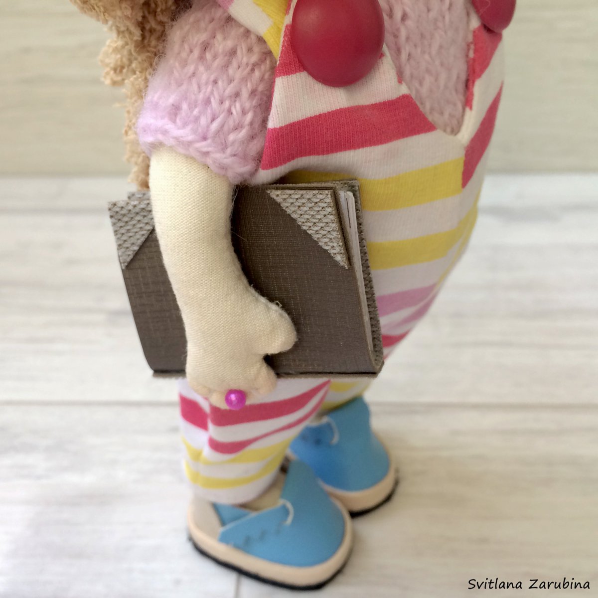 HMThingsPlace's tweet image. This Textile Handmade Doll with book can be a great present for your friends and family. 🎁👍
etsy.com/listing/605277…