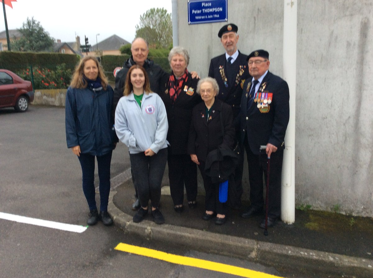 Normandy_Post's tweet photo. Members of Peter Thompson’s family & members of the Surrey Normandy Veterans Group were present at the unveiling of the Place Peter Thompson in Arromanches this morning, 6th June, which would have been Peter’s birthday.
#DDay #DDay73 #Surrey #Arromanches #WeWillRememberThem https://t.co/r9M7txM11Z