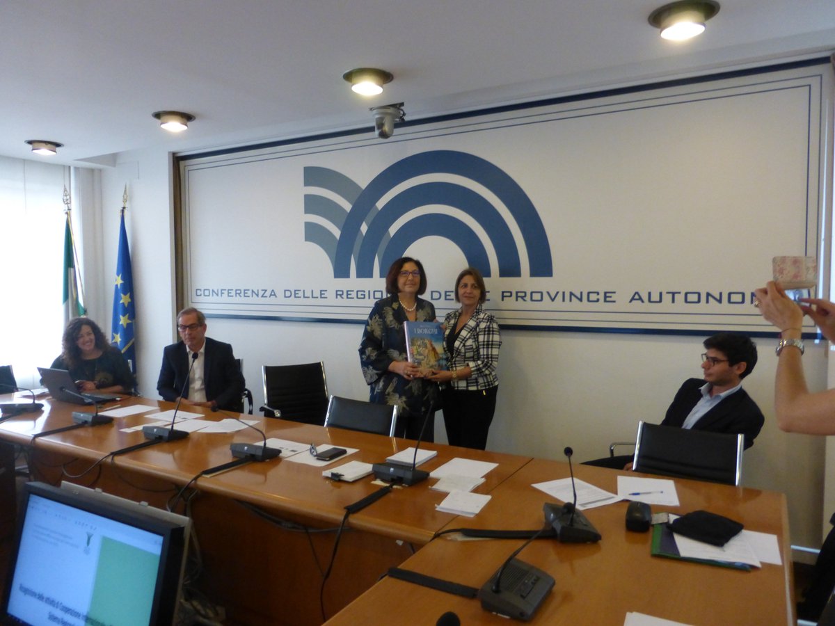 OfiEconCubaRoma's tweet photo. Sostenido intercambio de experiencias y buenas practicas entre delegación #MINCEX encabeza #Magalys Estrada Directora General Cooperación @OfiComCubaIta, delegación la acompaña #🇨🇺 y directivos Observatorio Interregional para la Cooperación Internacional #🇮🇹@JoseCarlosRguez https://t.co/SuVvCxAIGW