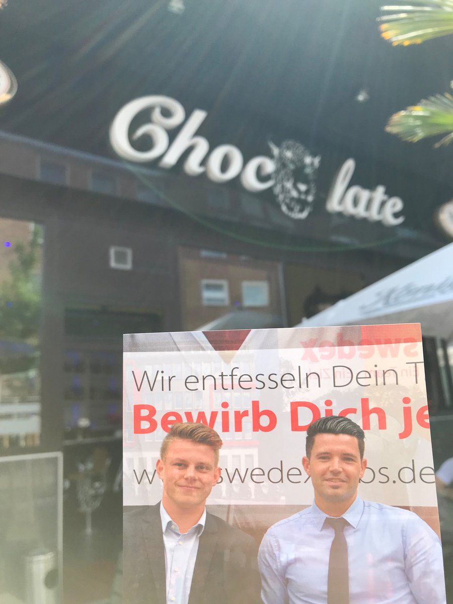 swedex_eu's tweet image. Mit den Kollegen #Cocktails trinken, #Shisha rauchen oder Fußball schauen: #swedex besucht die Lieblingsorte unserer #Mitarbeiter. Auch unsere neuen Flyer machen es sich an der Theke im #Chocolate gemütlich 😎🍹
&amp;gt;&amp;gt; swedex-jobs.de