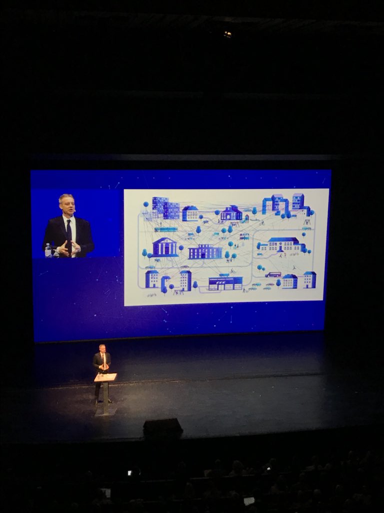 IT i praksis viser at det offentlige ikke ligger like langt bak det private som mange tror, og potensiale for økt digitalisering ligger i kommunene sier direktør i Difi, Steffen Sutorius fra scenen på #digitaliseringskonferansen