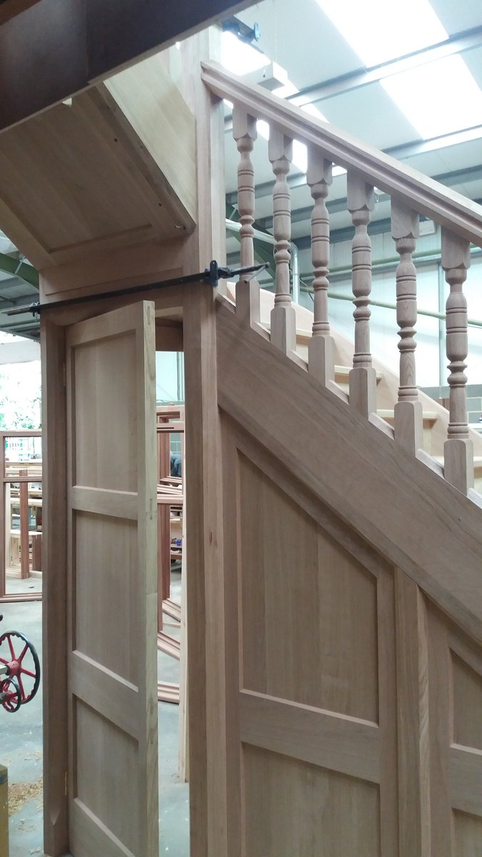 craigbooth14's tweet photo. Solid #oak #staircase with solid panels ..work in progress looking good @JoineryHour https://t.co/p7y1AmwDgI