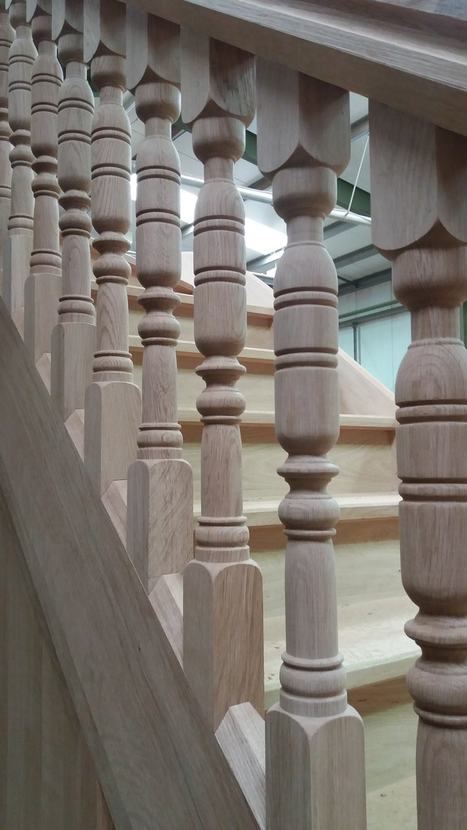 craigbooth14's tweet photo. Solid #oak #staircase with solid panels ..work in progress looking good @JoineryHour https://t.co/p7y1AmwDgI