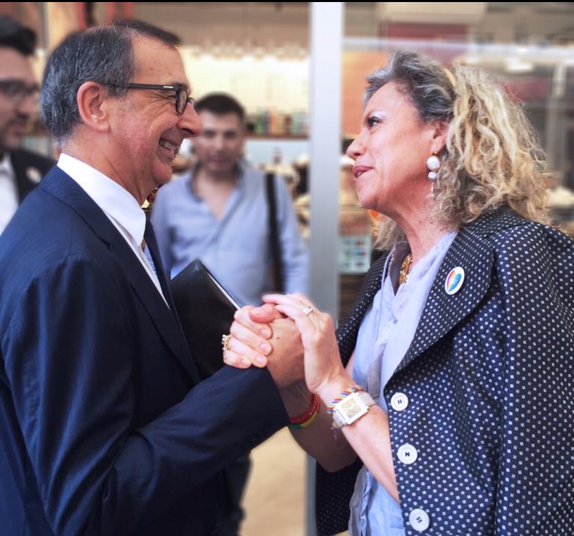 MonicaCirinna's tweet photo. Bellissima risposta al Ministro #Fontana: Milano riconosce oggi i primi bambini nati da due mamme e nei prossimi giorni oltre 30 richieste verranno accolte. Grazie a @BeppeSala e alla sua giunta @ComuneMI da sempre in prima linea per i diritti. #verocambiamento @FamArcobaleno https://t.co/bsmXSuD2q1