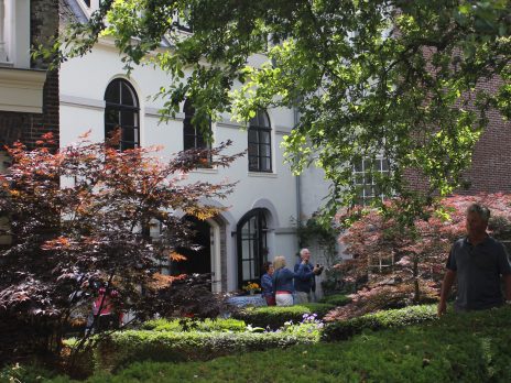 De kaartverkoop is van start <a href="/VVVUtrecht/">VVV Utrecht</a> voor de Open Tuinendag 2018! Voor €12,50 toegang tot meer dan 50 tuinen in het hart van Utrecht! Koop kaarten via opentuinendagutrecht.nl/kaartverkoop/